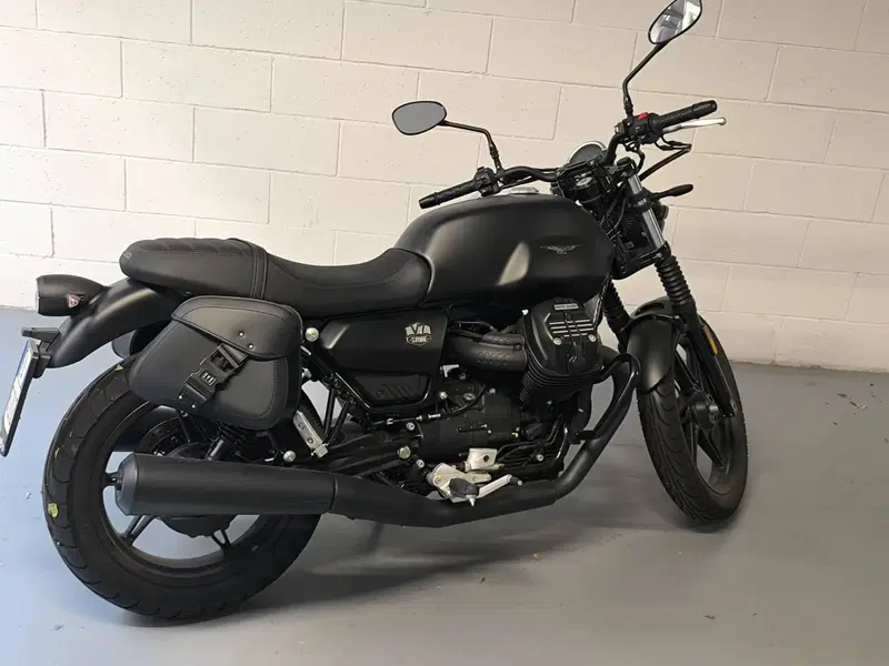 Moto Guzzi V7 Stone (2021 - 24) (2)