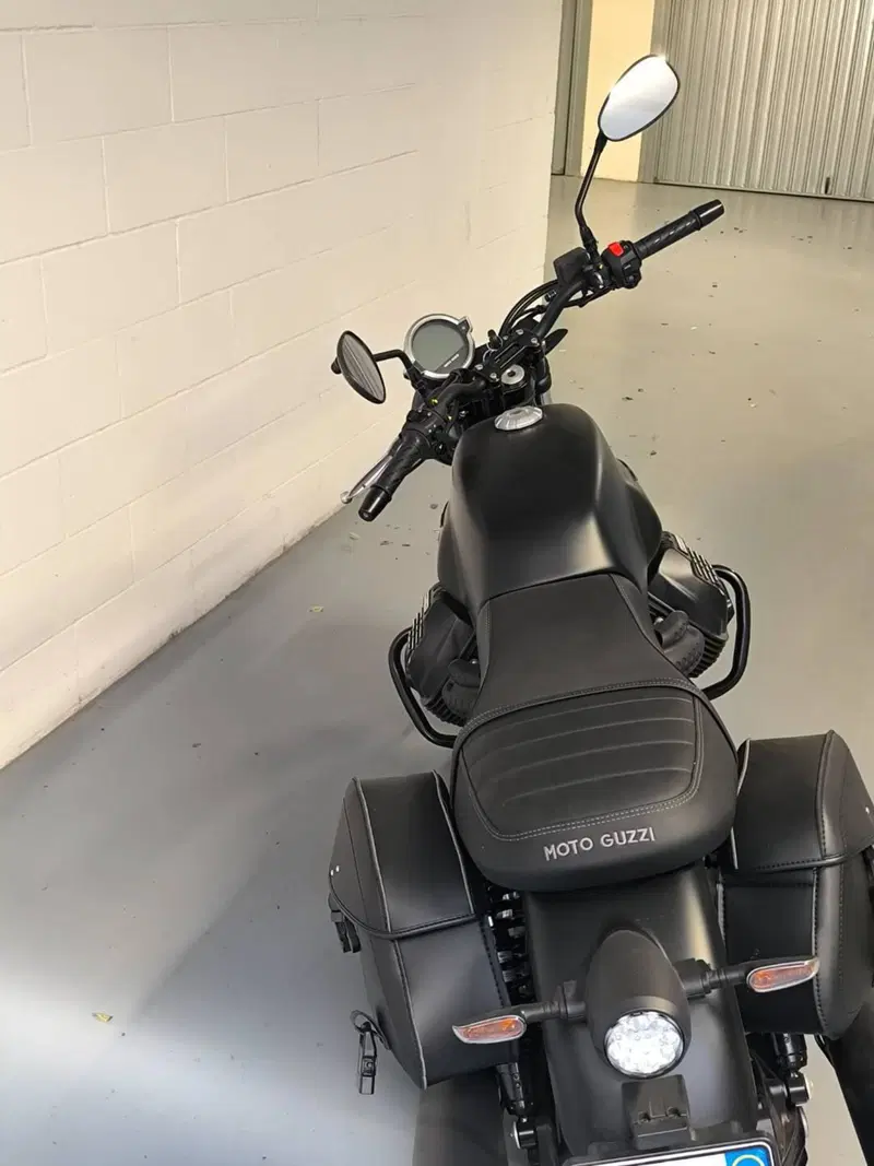 Moto Guzzi V7 Stone (2021 - 24) (3)