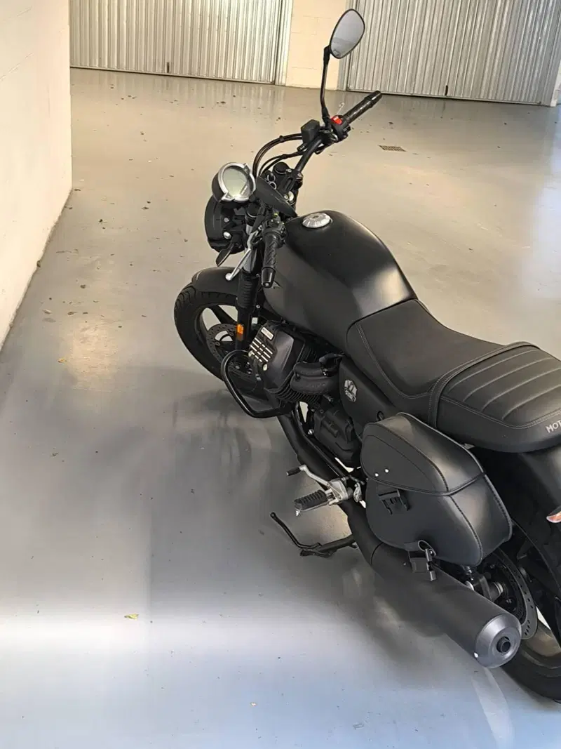Moto Guzzi V7 Stone (2021 - 24) (4)