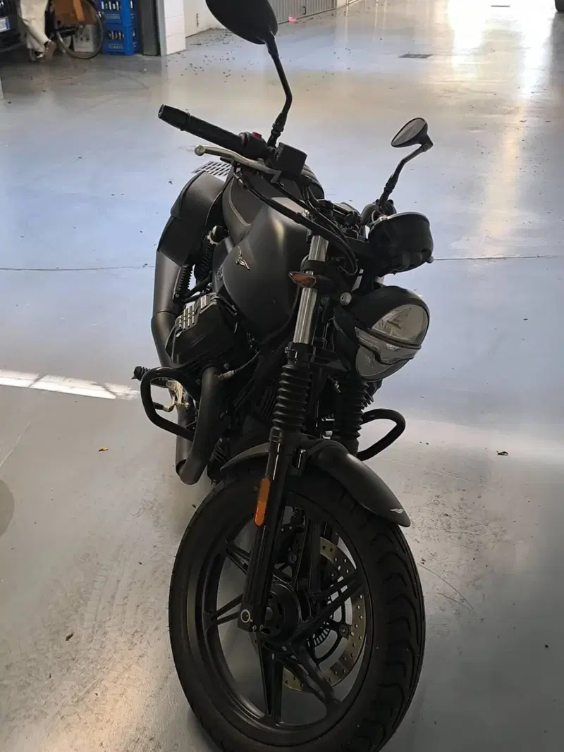 Moto Guzzi V7 Stone (2021 - 24) (5)