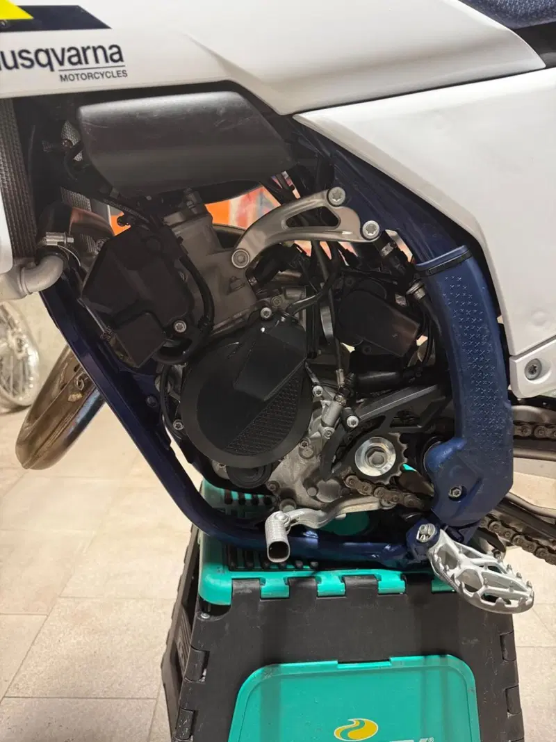 Husqvarna TC 125 (2025) (3)