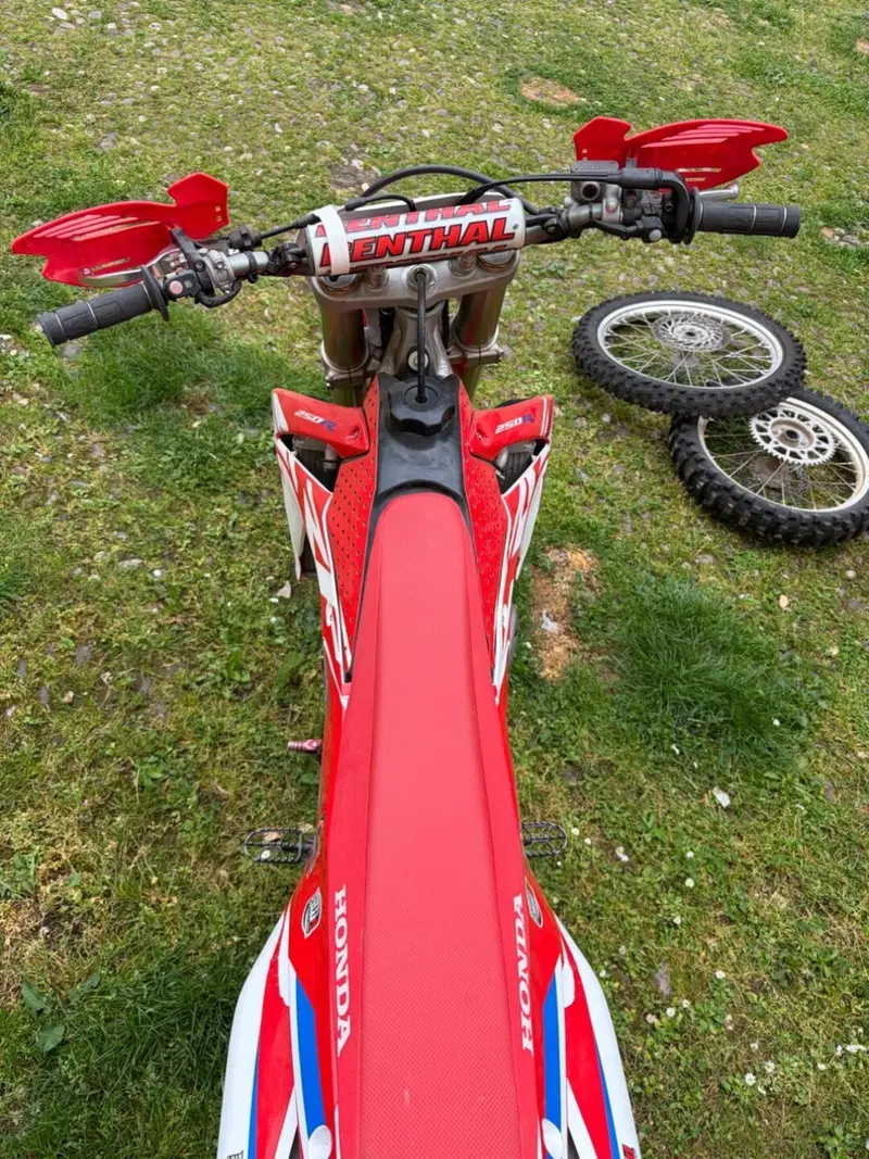 Honda CRF 250R (2017) (9)
