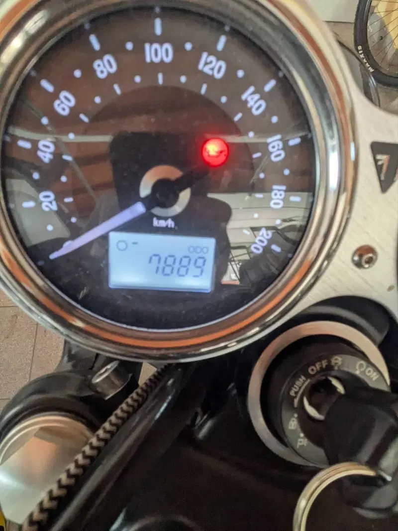 Triumph Bonneville T120 Black (2017 - 20) (6)