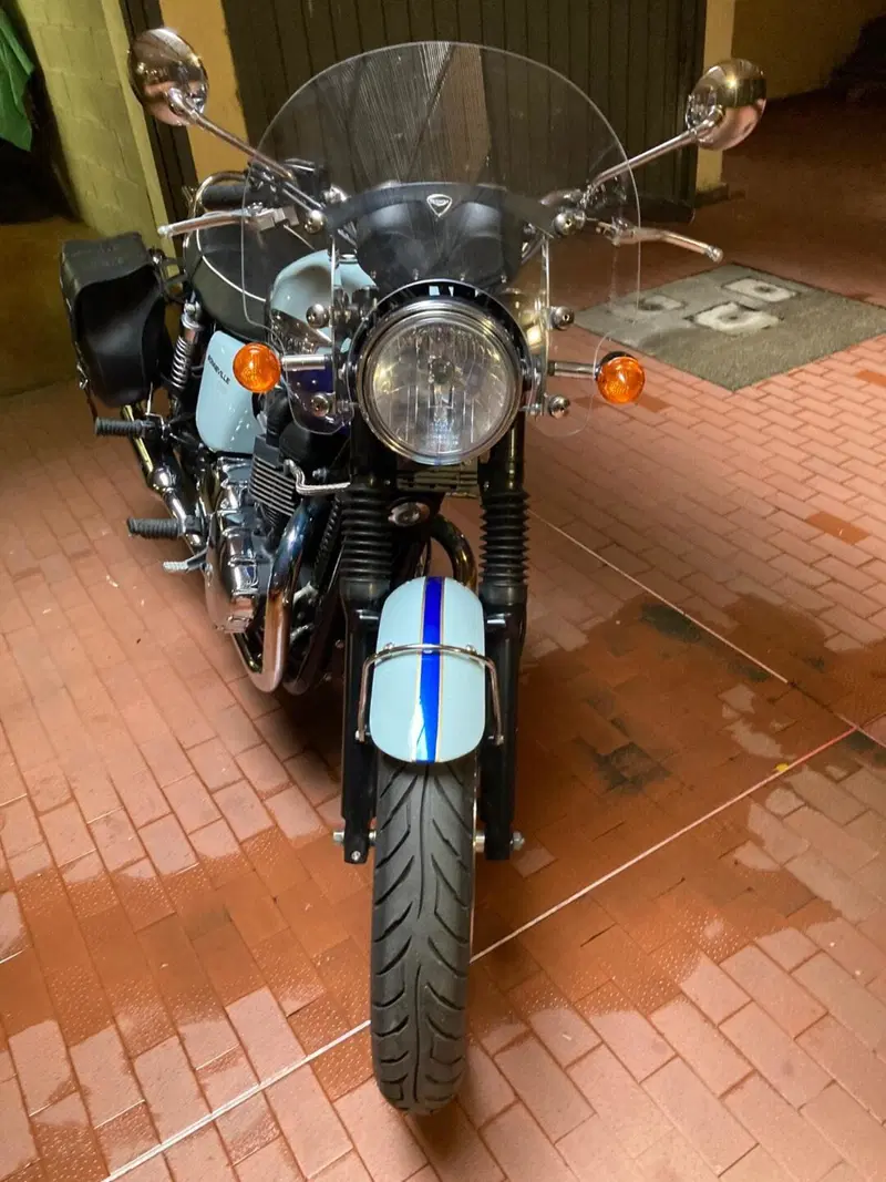 Triumph Bonneville T100 50th Anniversary (2009) (2)