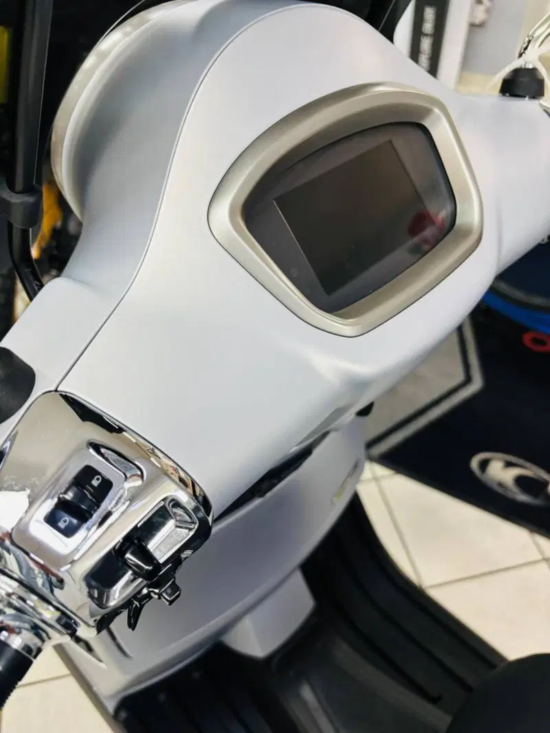 Vespa GTS 300 Super Tech (2023 - 24) (4)