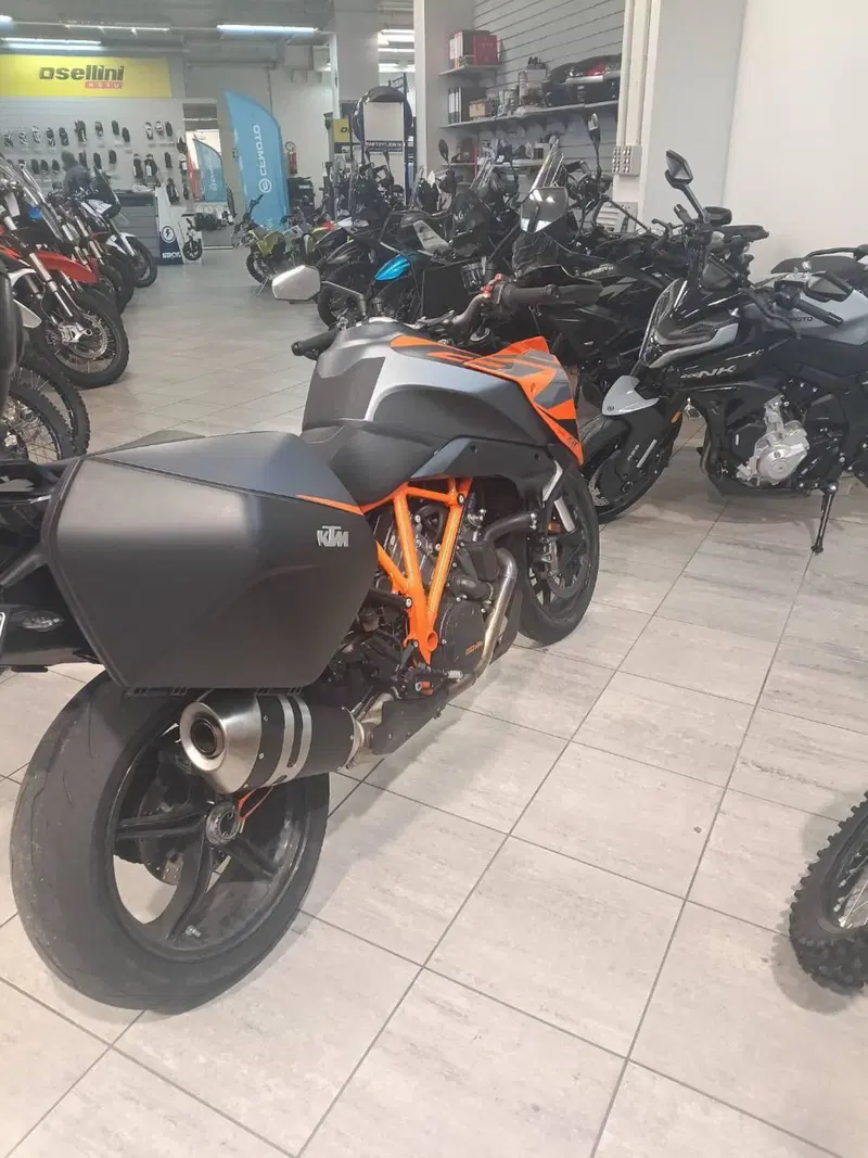 KTM 1290 Super Duke GT (2022 - 25) (4)