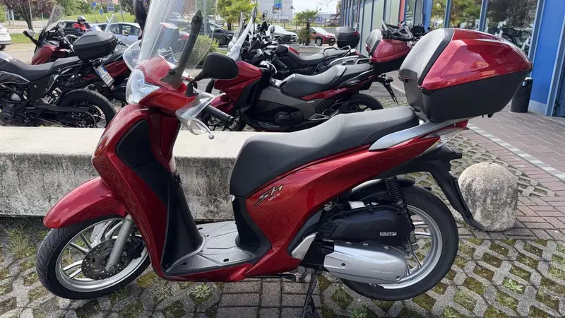 Honda SH 150i ABS (2013 - 16) (2)