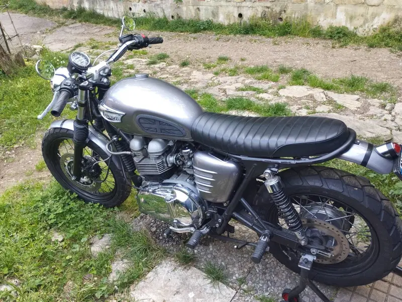 Triumph Bonneville T100 (2001 - 07) (2)