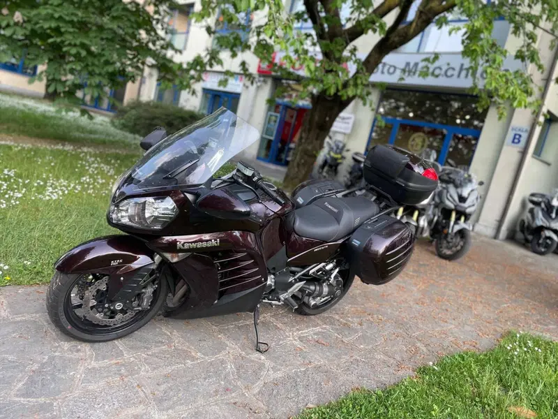 Kawasaki GTR 1400 ABS (2010 - 14) (2)