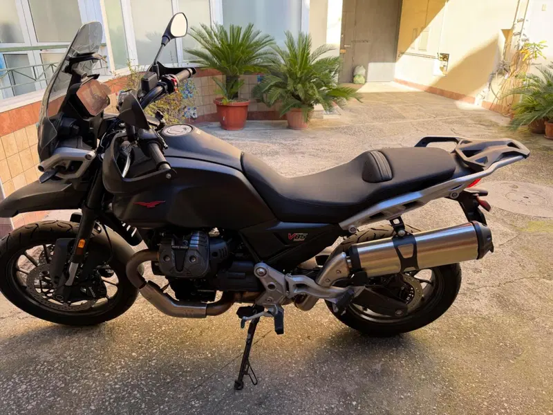 Moto Guzzi V85 Strada (2024 - 26) (2)