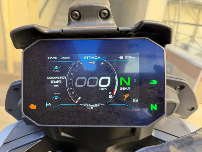 Moto Guzzi V85 Strada (2024 - 26) (4)