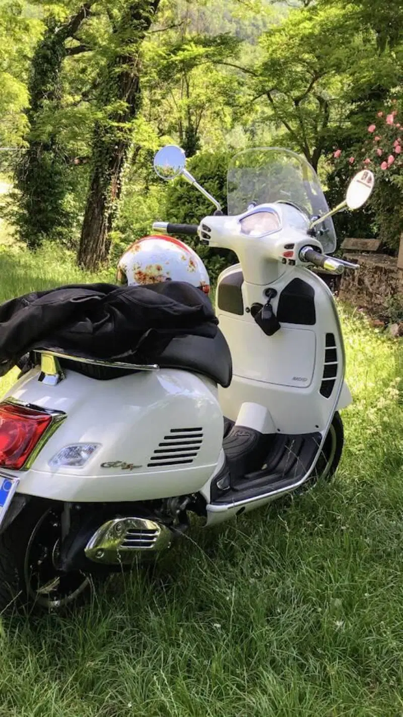 Vespa GTS 300 Super Hpe (2018 - 19) (2)