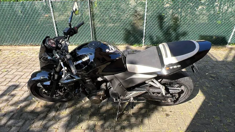 Kawasaki Z 750 (2003 - 06) (4)
