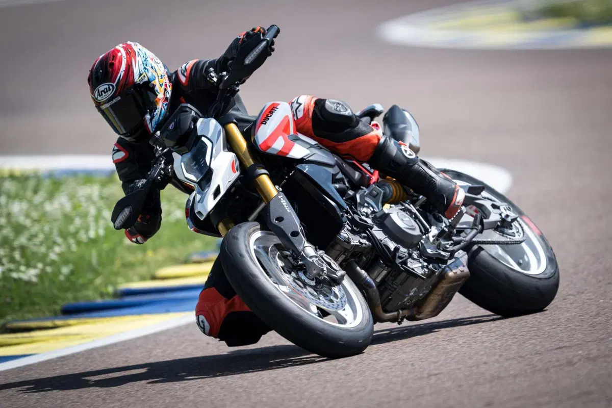 Ducati Hypermotard V2 SP 2026 test: meglio della 950? Pregi e difetti [VIDEO E GALLERY] (4)