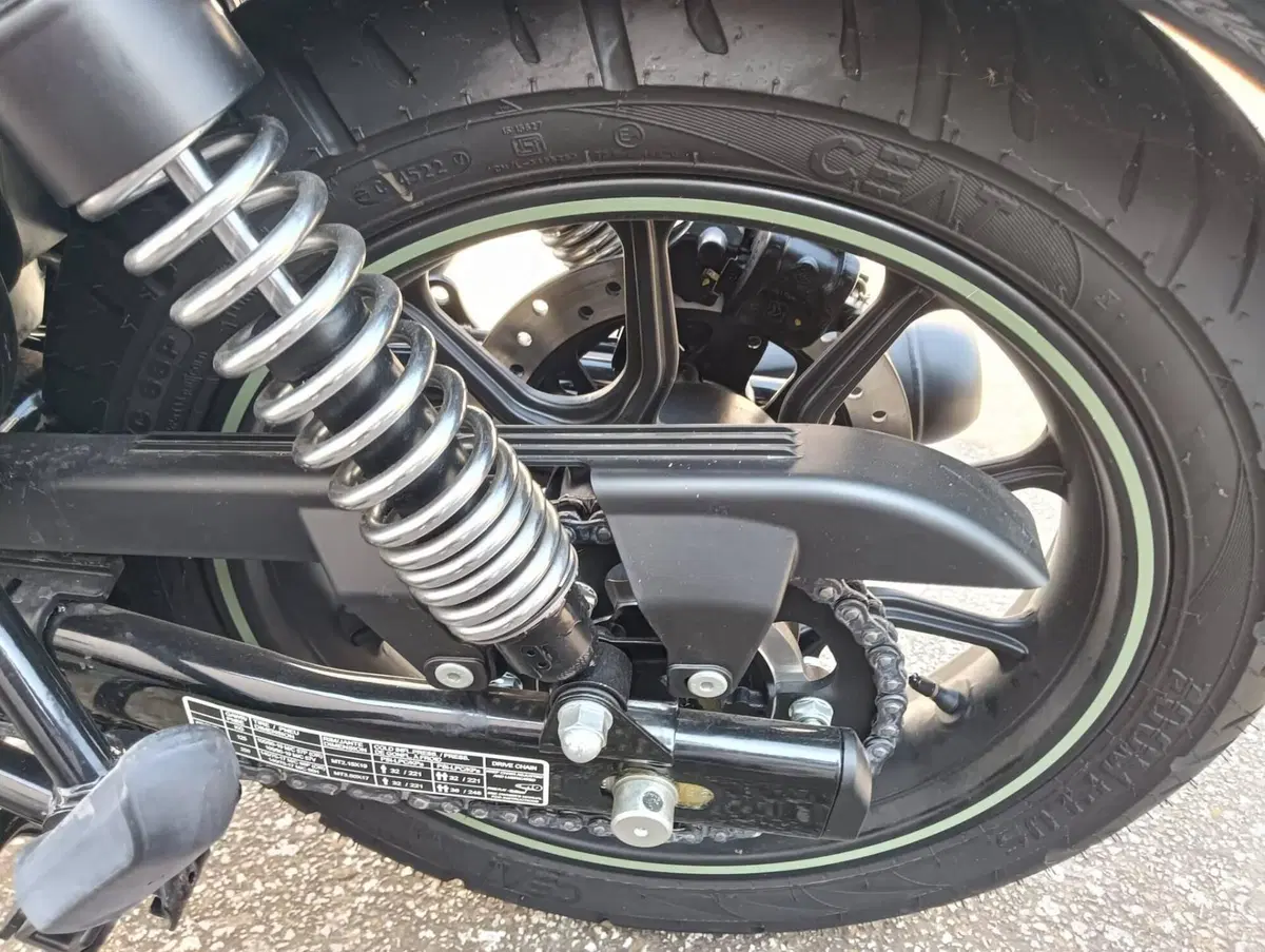 Royal Enfield Meteor 350 (2021 - 26) (10)