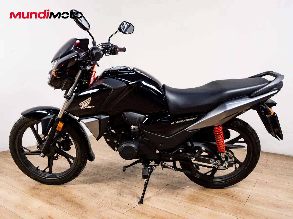 Honda CB 125 F (2026) (5)