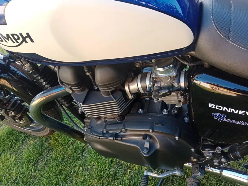 Triumph Bonneville T100 (2008 - 16) (4)