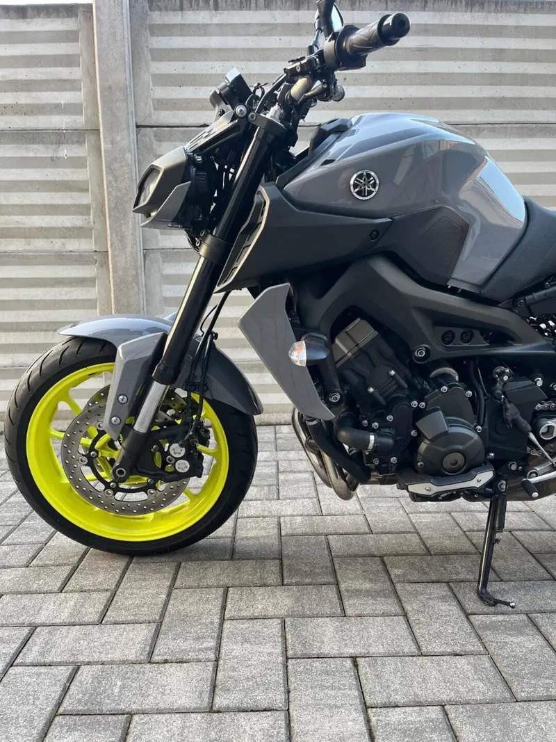 Yamaha MT-09 (2017 - 20) (2)
