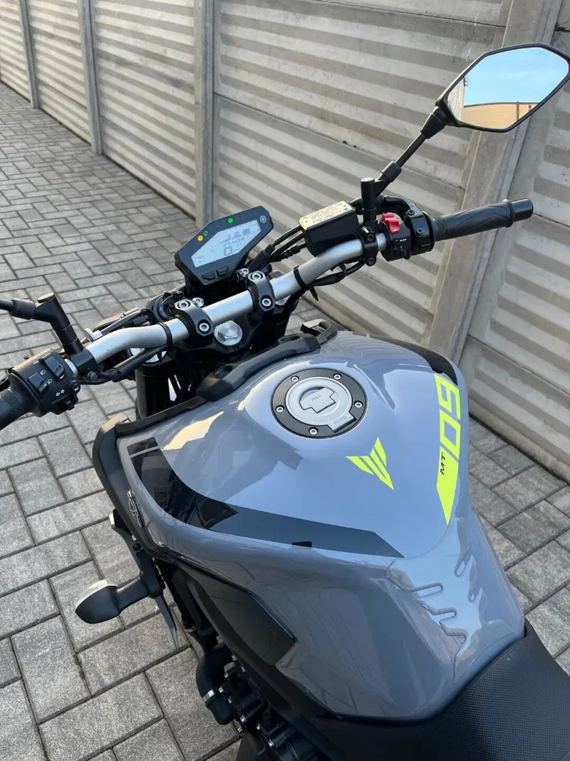 Yamaha MT-09 (2017 - 20) (4)