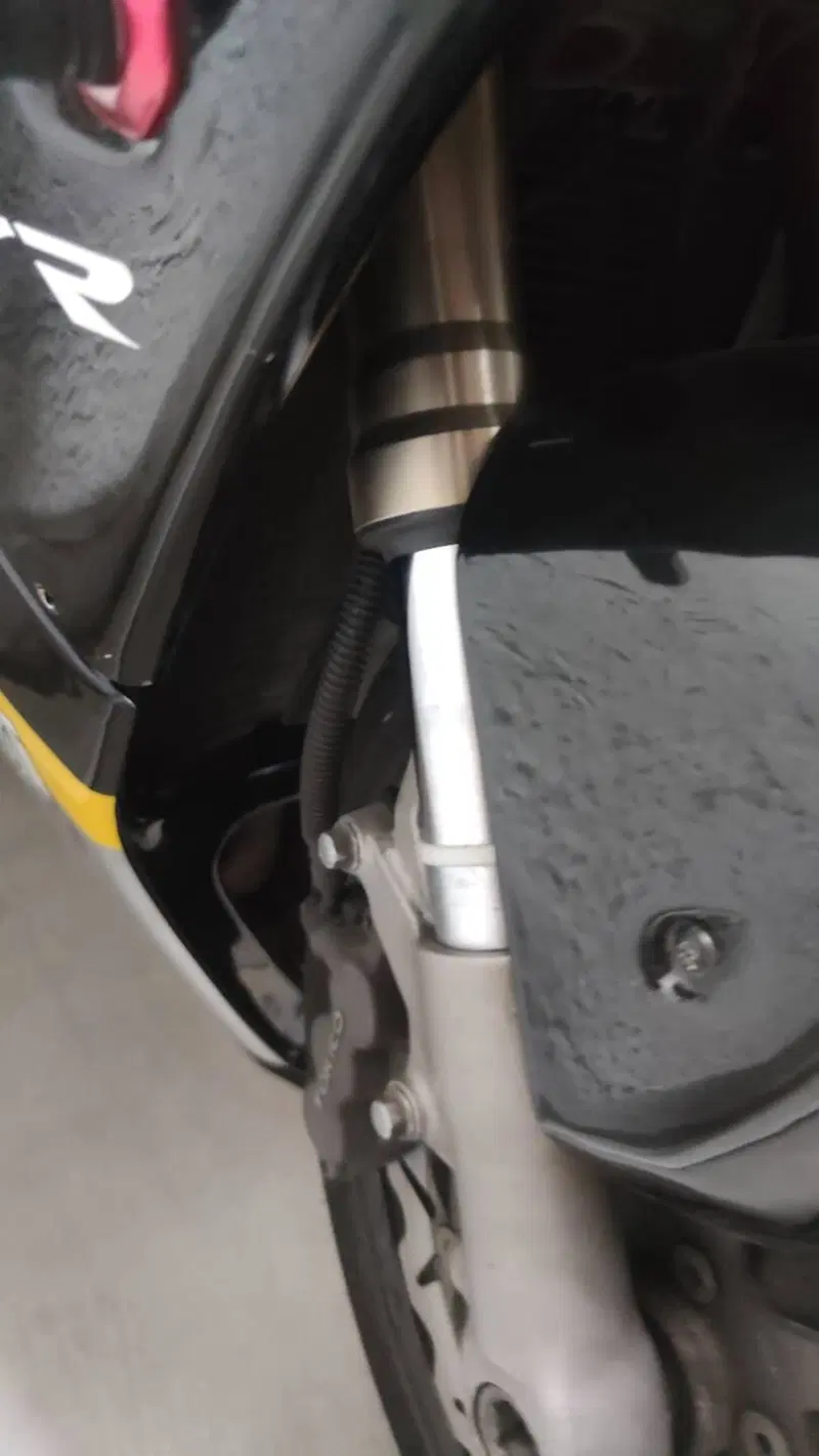 Kawasaki ZX7R  (2)