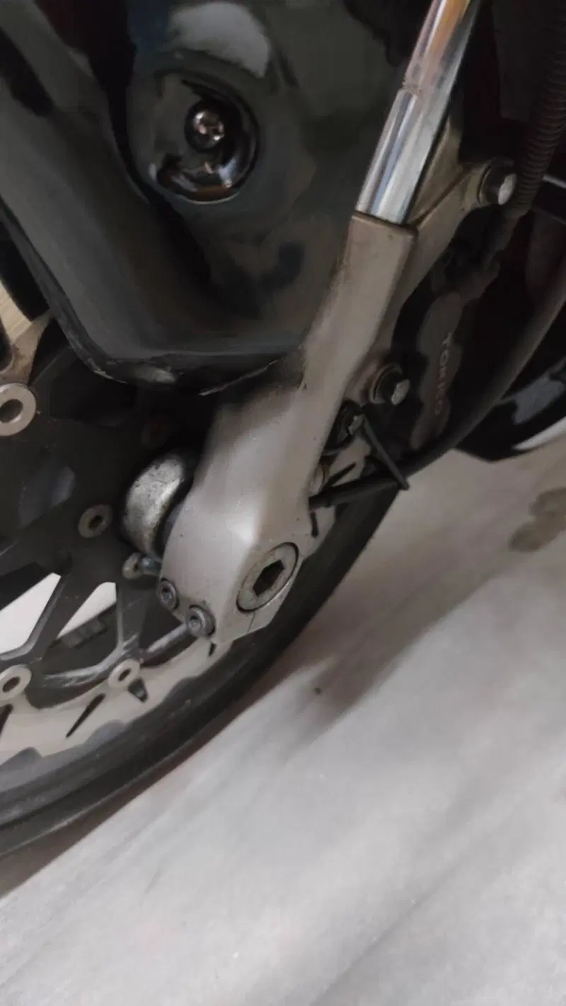Kawasaki ZX7R  (3)
