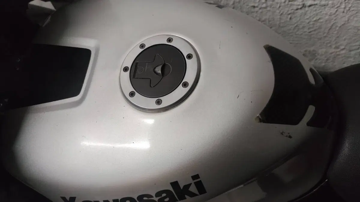 Kawasaki ZX7R  (7)