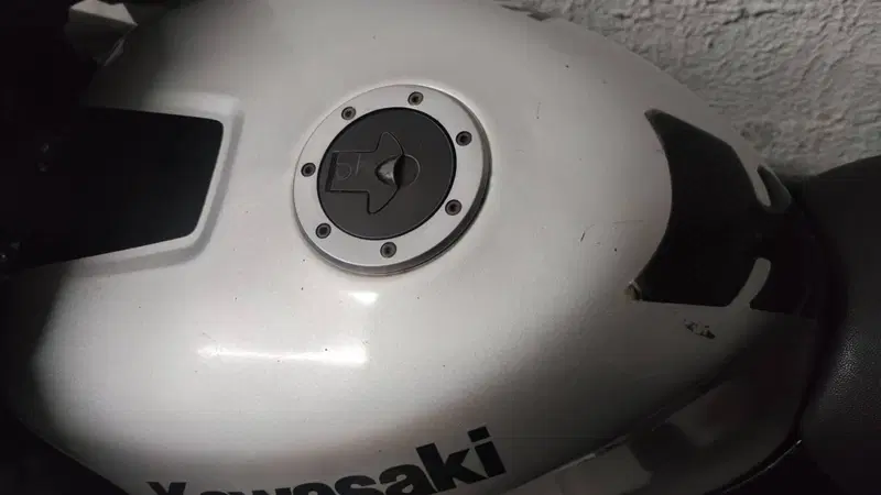 Kawasaki ZX7R  (7)