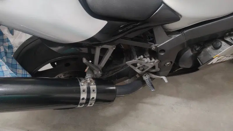 Kawasaki ZX7R  (9)