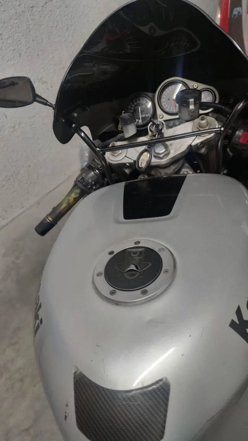 Kawasaki ZX7R  (10)