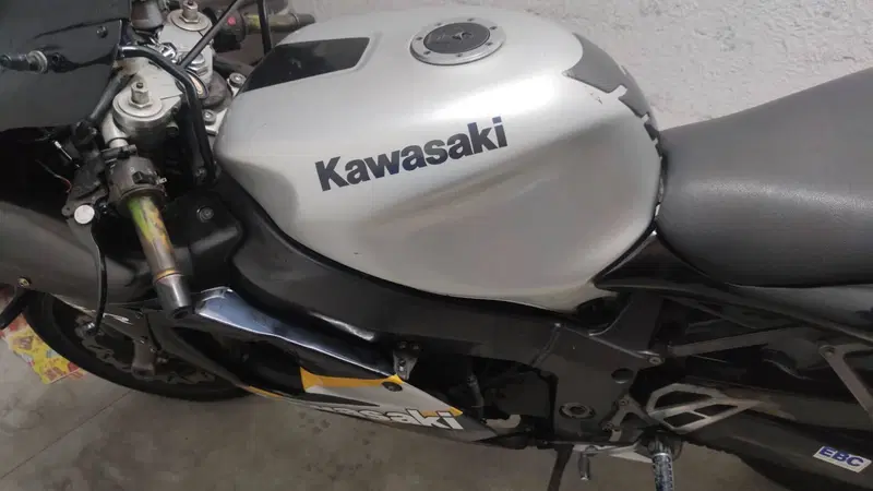 Kawasaki ZX7R  (12)