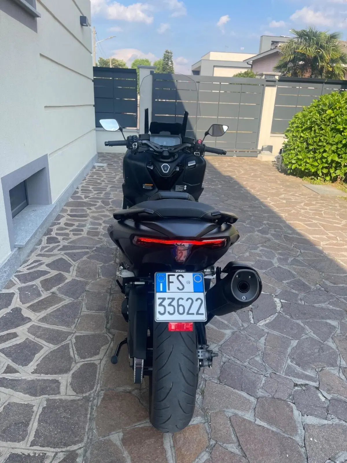 Yamaha T-Max 560 Tech Max (2025 - 26) (2)