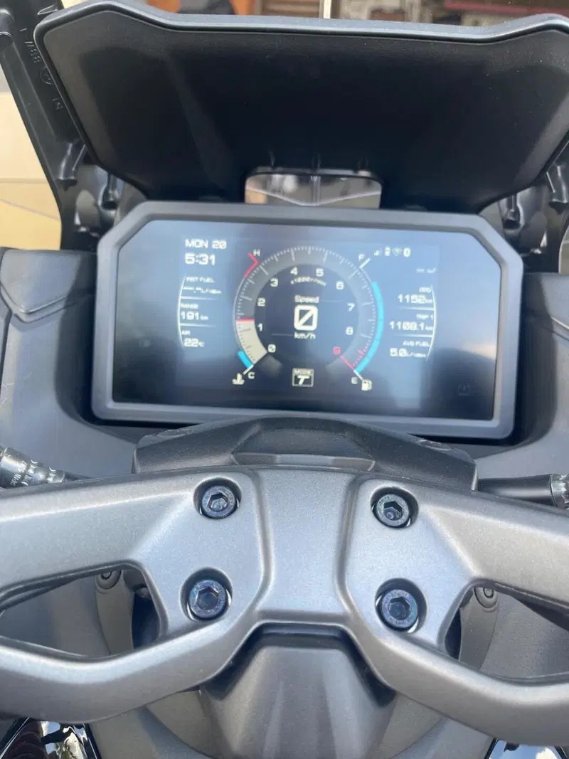 Yamaha T-Max 560 Tech Max (2025 - 26) (5)