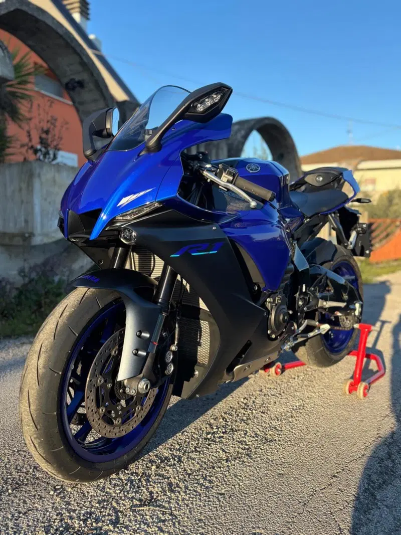 Yamaha YZF R1 (2020 - 25) (3)