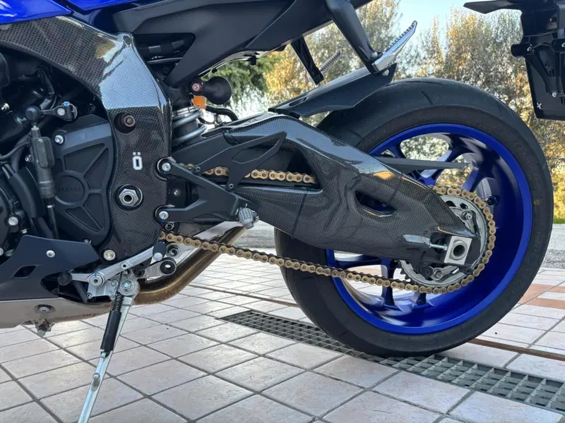 Yamaha YZF R1 (2020 - 25) (4)