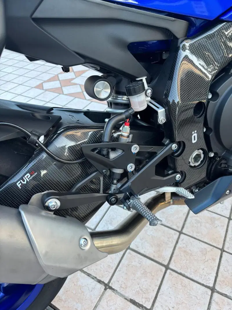 Yamaha YZF R1 (2020 - 25) (7)