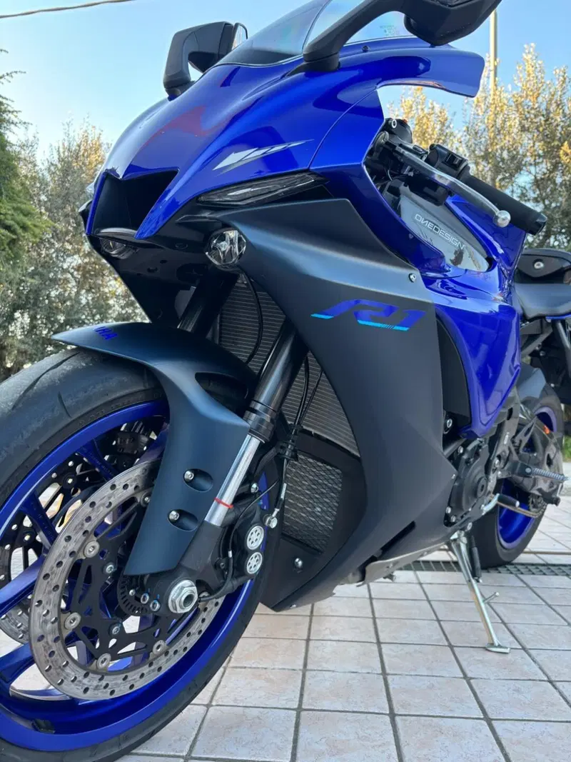 Yamaha YZF R1 (2020 - 25) (10)
