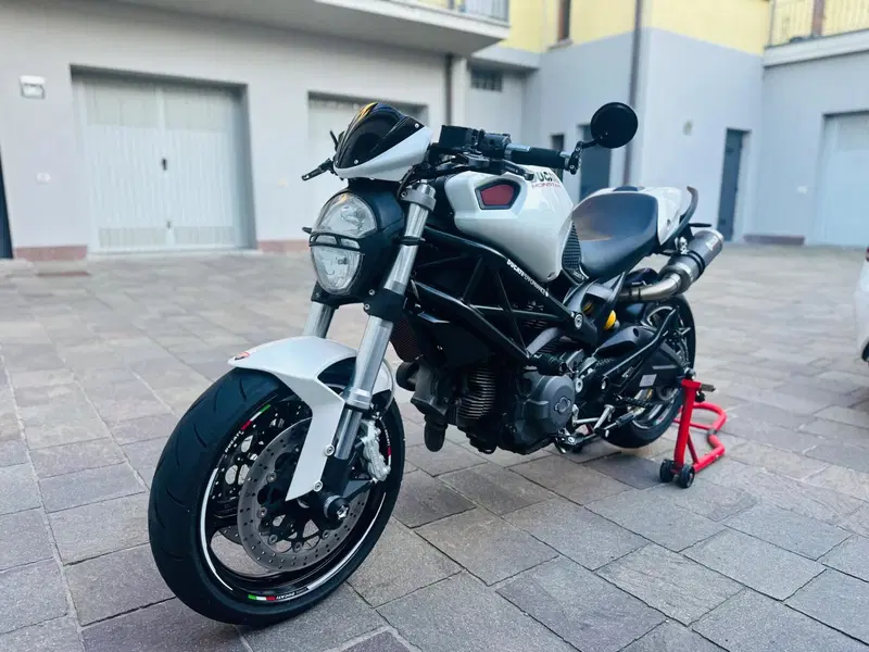 Ducati Monster 696 (2008 - 13) (2)