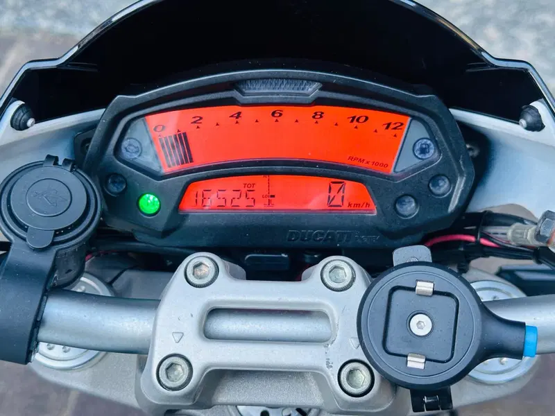 Ducati Monster 696 (2008 - 13) (7)