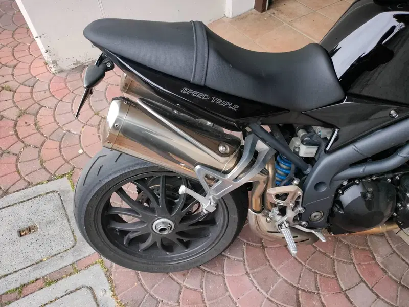 Triumph Speed Triple 1050 (2005 - 11) (4)