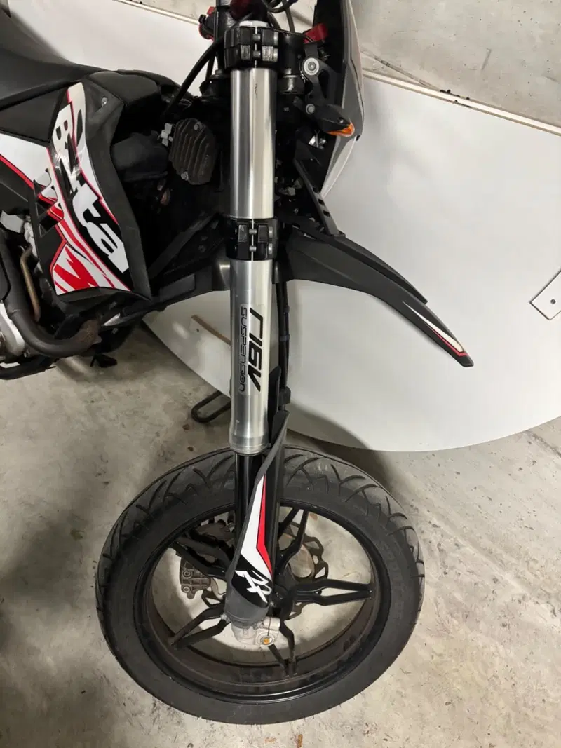 Betamotor RR 125 4T Motard LC (2018 - 20) (2)