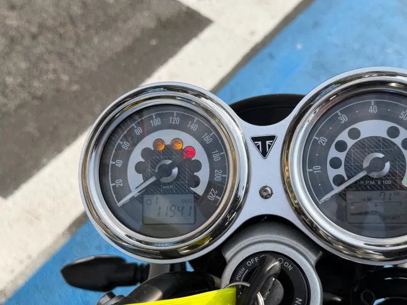 Triumph Speed Twin 1200 (2021 - 24) (4)