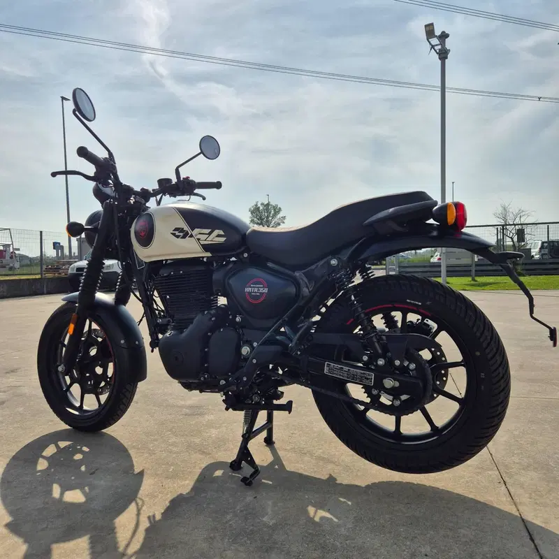 Royal Enfield HNTR 350 (2022 - 26) (3)