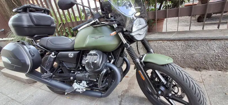 Moto Guzzi V7 Stone (2021 - 24) (2)