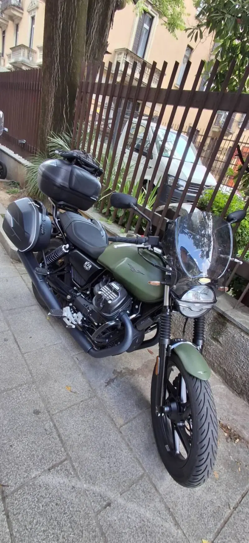 Moto Guzzi V7 Stone (2021 - 24) (4)