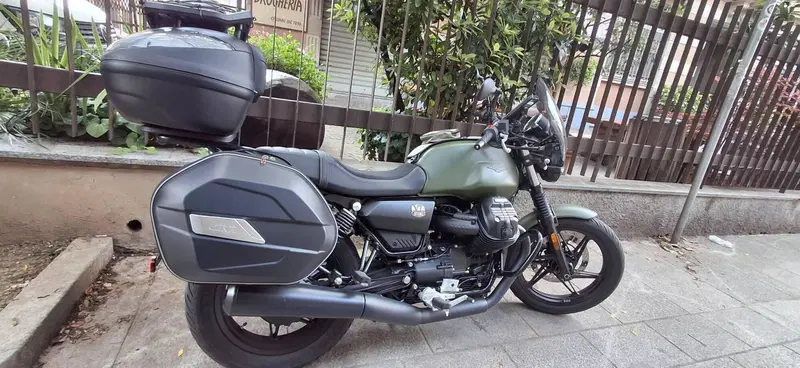 Moto Guzzi V7 Stone (2021 - 24) (3)