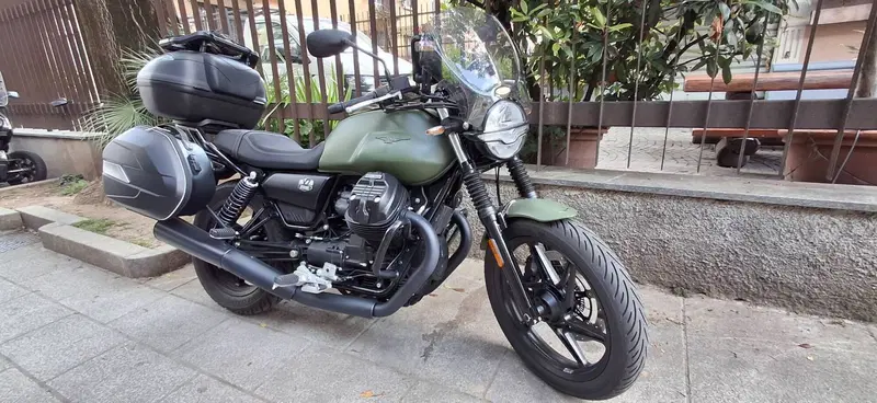 Moto Guzzi V7 Stone (2021 - 24)