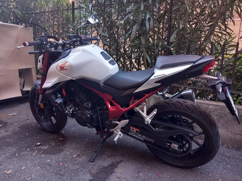 Honda CB 750 Hornet (2023 - 24) (3)