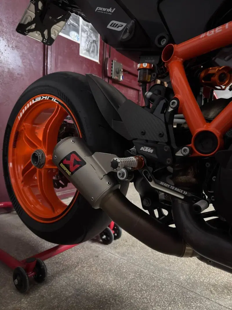 KTM 1290 Super Duke R (2022 - 23) (7)