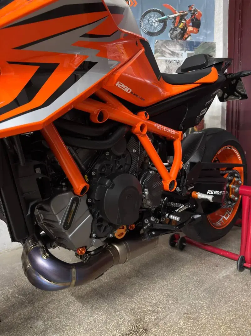 KTM 1290 Super Duke R (2022 - 23) (10)