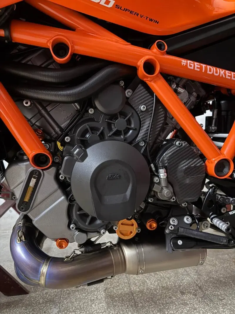 KTM 1290 Super Duke R (2022 - 23) (11)